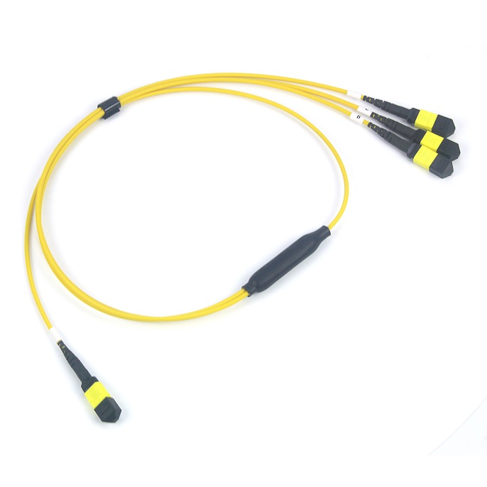 3.0mm SM G657A 12 вырезают сердцевина из MPO MTP к 3 кабелю разветвителя оптического волокна x 4F MPO