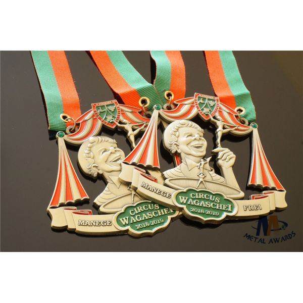 Shiny Brass Die Cast Mold Math Medals Awards With 2 Eyes Medaille Bespoke Type