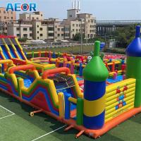 Comercial al aire libre gran ciudad divertida saltando casa de rebotes parque de diversiones inflable