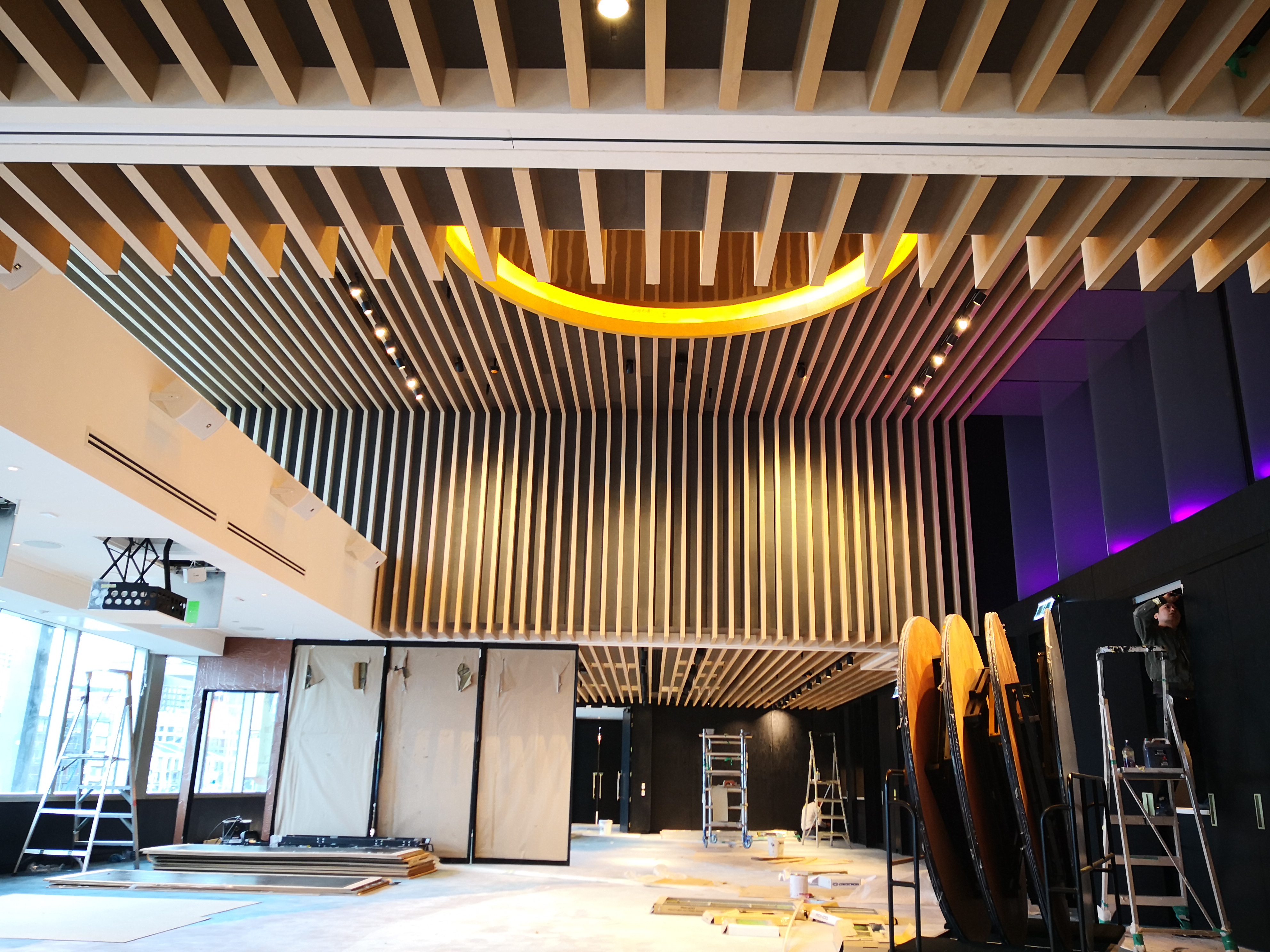 Алюминиевые профили в качестве отделок и краев для установки потолков