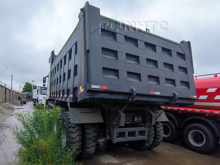 Новый горнодобывающий грузовик Howo 10 колес 50 тонн с праворучным приводом грузовик