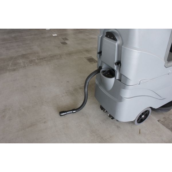 Круглая езда колеса на танке скруббера 110L пола удобном