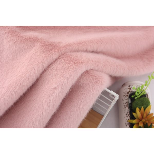 Eco-friendly 100% Polyester Fabric 20mm Plush Thick Faux Fur Lifelike Little Mink Fabric for Clothing Women's Clothing Bag Shoes