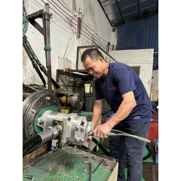 CBT-F425-ALΦ11 bomba de engranajes de aluminio para CAMIONES VOLQUETE /CARRETILLAS ELEVADORAS /GRÚAS con alta calidad