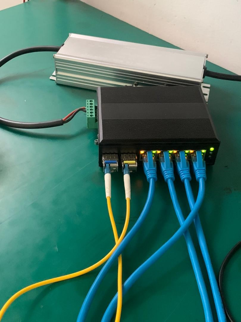 6 портов прочный Ethernet переключатель 100M/1000M Авточувствительный SFP волокно неконтролируемое 24V