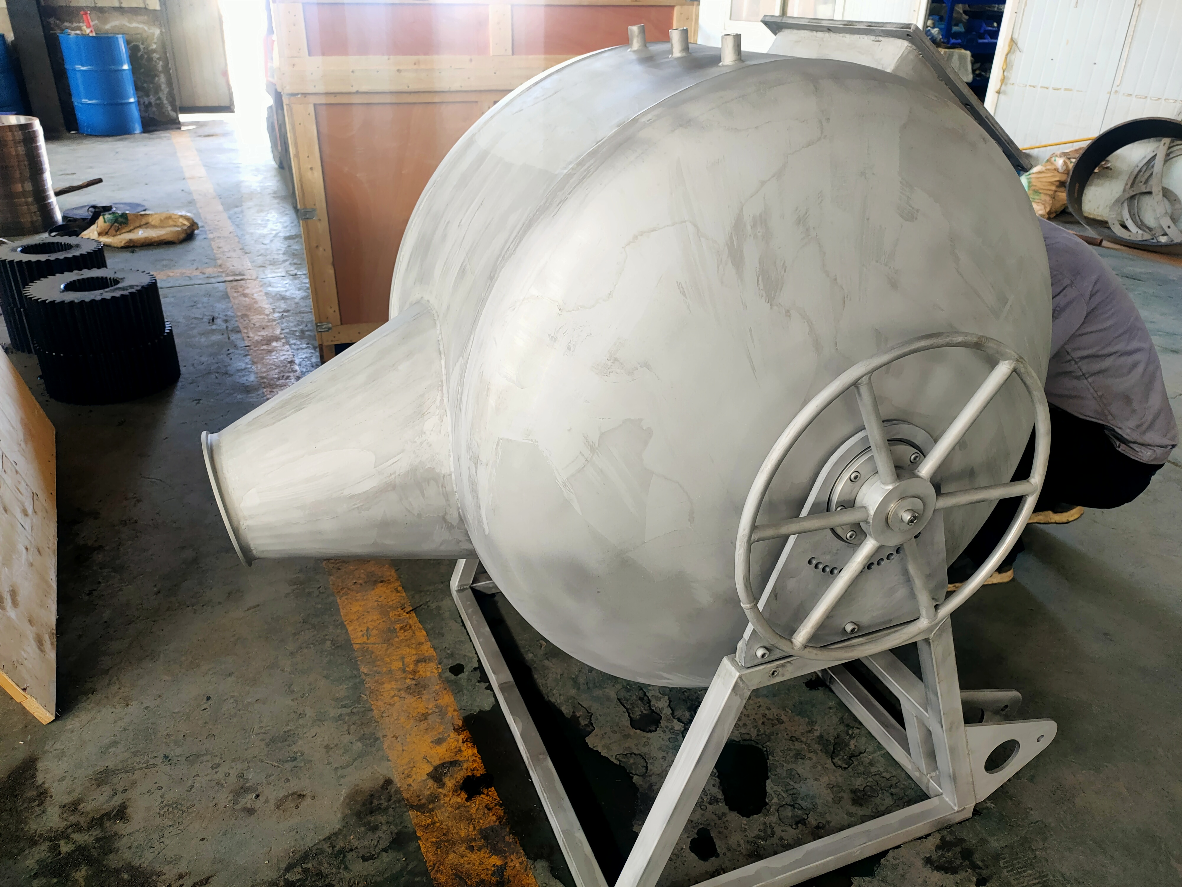 100-литровый газовый резервуар из нержавеющей стали для ваших производственных требований