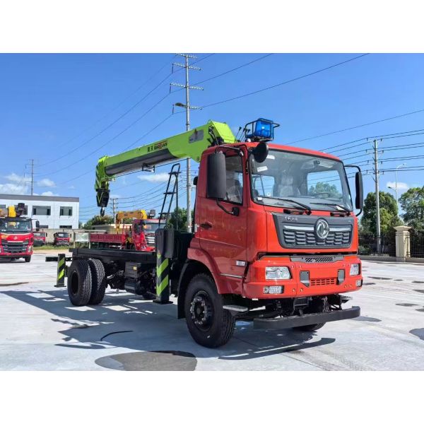 Grúa pequeña con brazo telescópico de 3 toneladas, 5 toneladas y 8 toneladas montada en vehículo al por mayor de fábrica en venta