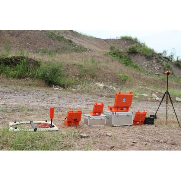 Instrument électromagnétique transitoire modèle WTEM-3Q pour levés géologiques et surveillance environnementale avec synchronisation GPS