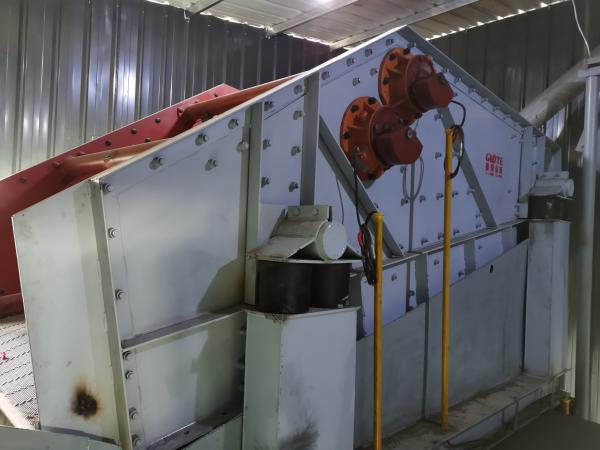 220V / 380V Voltage Sand and Gravel Screening Rectangle Vibrator Screen for Sieving