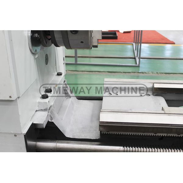 3900 KG Weight 3725x1473x1622 mm Hot Engine Lathe Metal Turning Machine for Thread Cutting