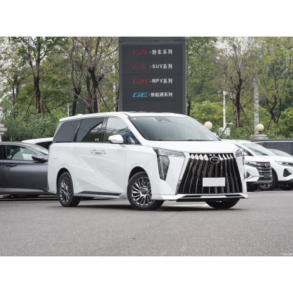 Серебряный бензиновый дизельный автомобиль средний и большой МПВ с емкостью топливного бака 50 л