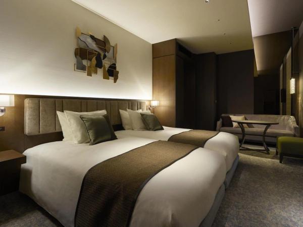 New Zealand hotel furniture supplier from China manufactuer for guestroom wood furniture bed with wall panel and Casagoo