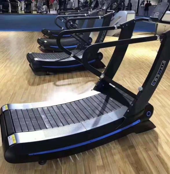 3mm Tube Commercial Curved Treadmill Gym Equipment Running Area 1500*440mm