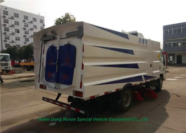 Outdoor Vacuum Isuzu Road Sweeper Truck / Urban Street Road Cleaning Vehicle