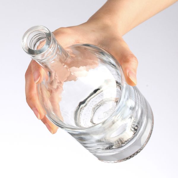 Glass Water Bottle for Voss Round Shoulder Slender Wine Bottle Body Material Glass