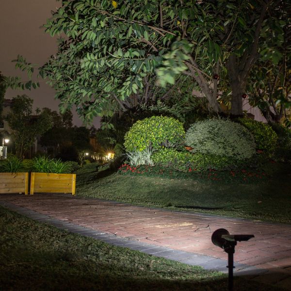 Remote Control IP44 Outdoor Solar Spotlight 180 Degree Adjustable