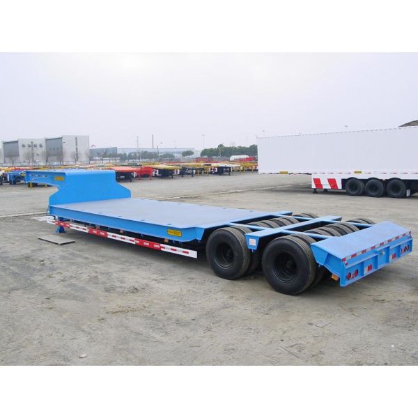 Semi-Trailer 150ton Heavy Duty 4 Line 8 Axle Low Bed Trailer with 32 Tyres and Gooseneck