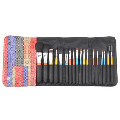18 Piece Makeup Brush Set With Color Wooden Handle And Cosmetic Bag