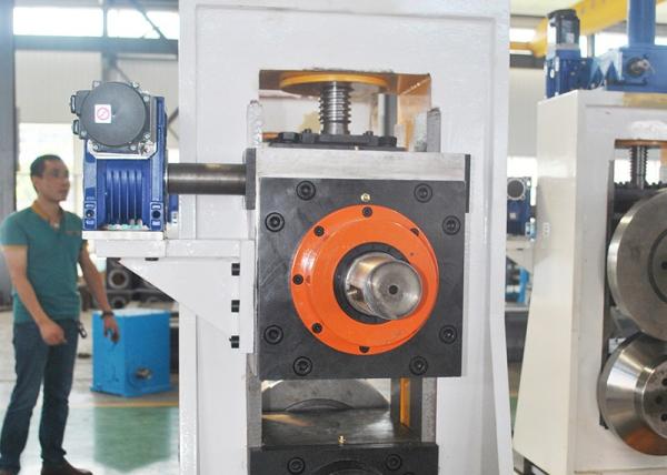 Ligne de production de tuyaux en acier sur mesure pour tuyaux ronds carrés 50-100 mm