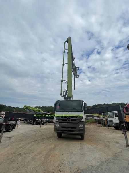 Actros 4141 Chassis Zoomlion 56 Meter Concrete Pump Truck with 44000kgs Load Capacity