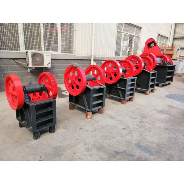 Factory Low Cost PE250*400 Jaw Crusher for Brick Concrete Granite Ores Crushing Driven Either by Motor or by Diesel for Sale