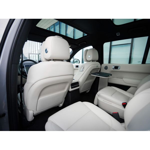 Exported Lixiang L9 Large SUV 42.8kWh Battery Capacity and 5 Door 5 Seater Design