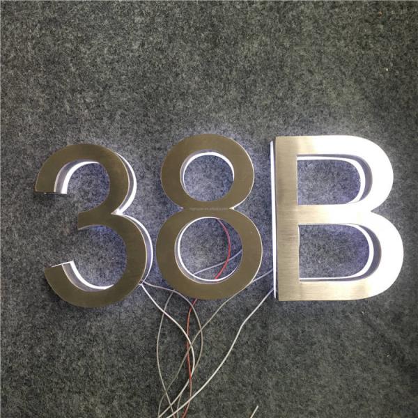 Iluminação de prata do halo dos números e das letras da porta da casa do metal da escova
